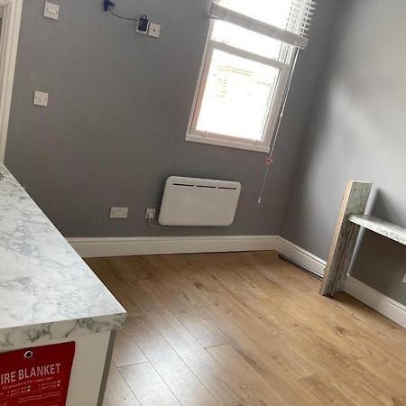 112 Gleneagle Road Rooms Londra Dış mekan fotoğraf